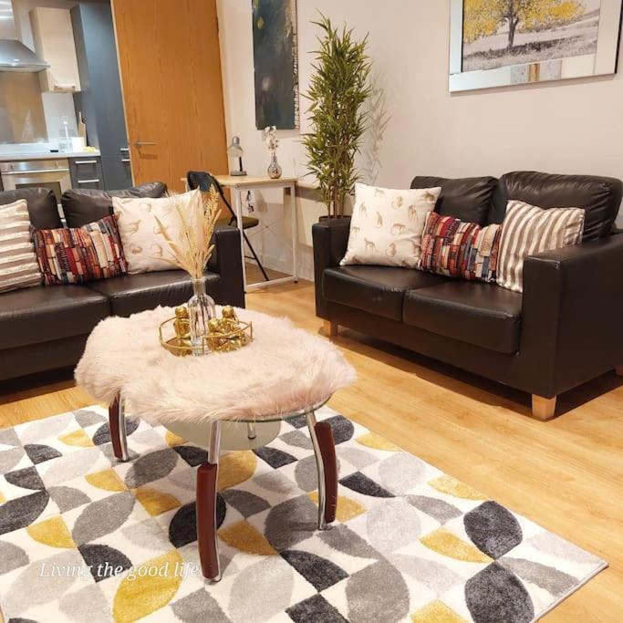 Balcony-View With Free And Secured Parking Apartment Manchester Exterior photo
