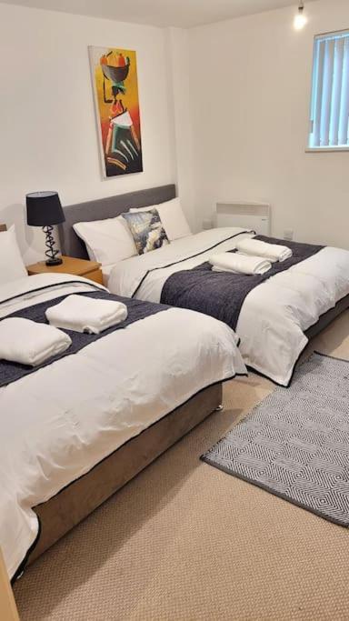 Balcony-View With Free And Secured Parking Apartment Manchester Exterior photo
